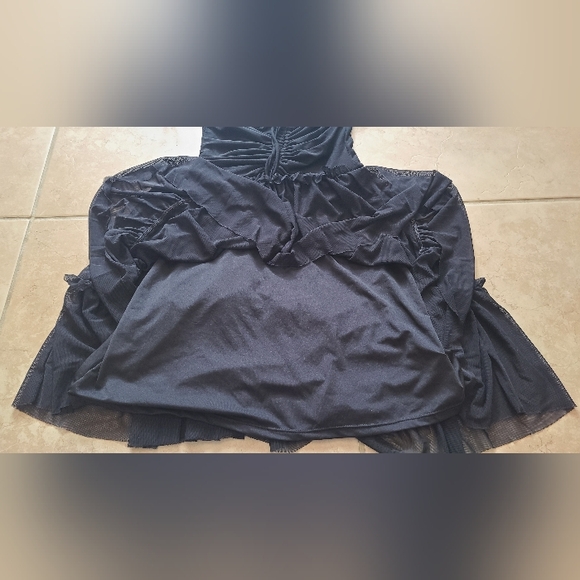 Elegant Black Dress with Sheer Sleeves - Picture 14 of 14